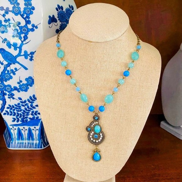 Vintage Avon Blue Beaded Pendant Necklace – Turquoise & Aqua Glass Beads, Boho S - Picture 2 of 8